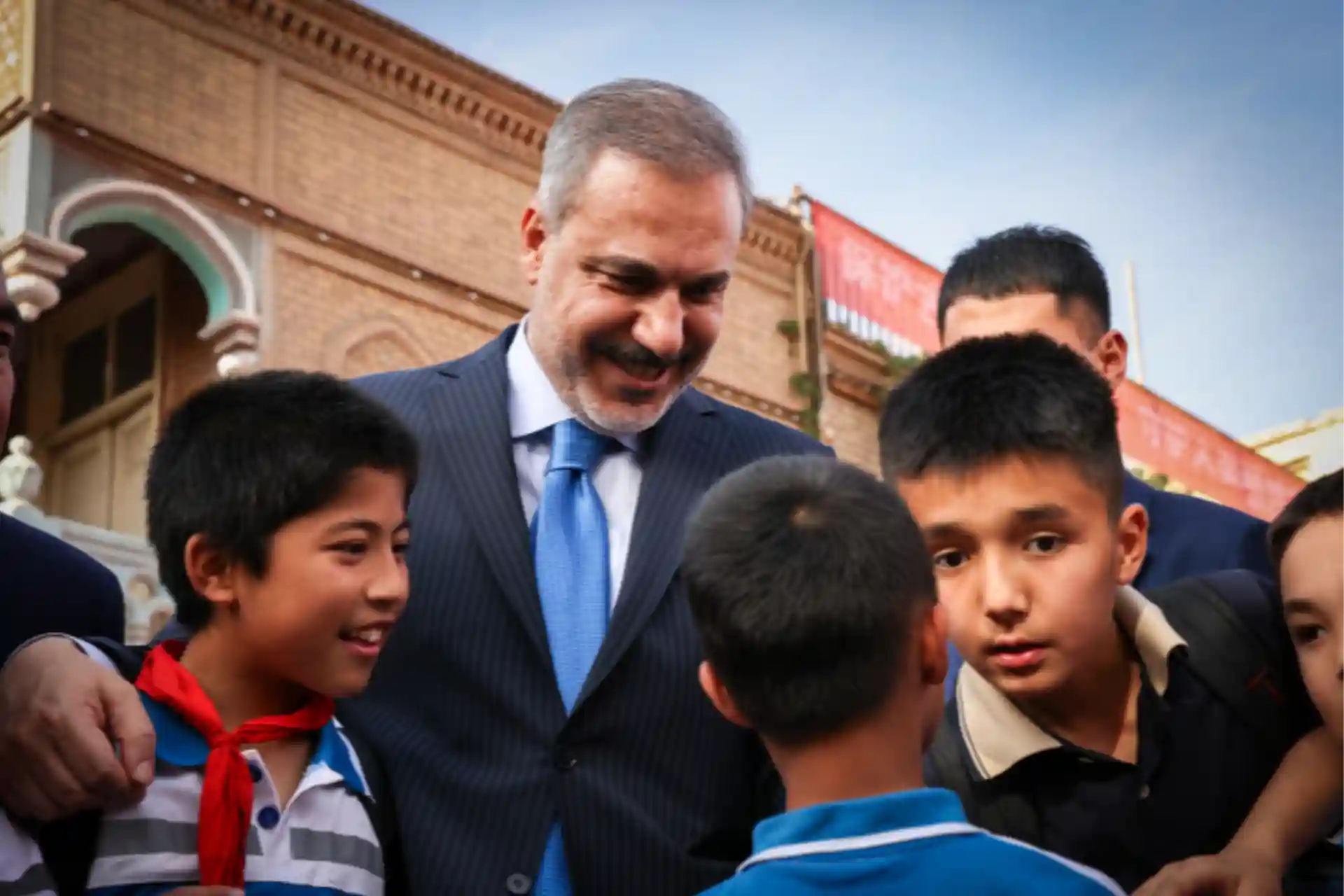 The head of the Turkish Foreign Ministry, who visited China, reacted to the issue of Uyghurs in sign language