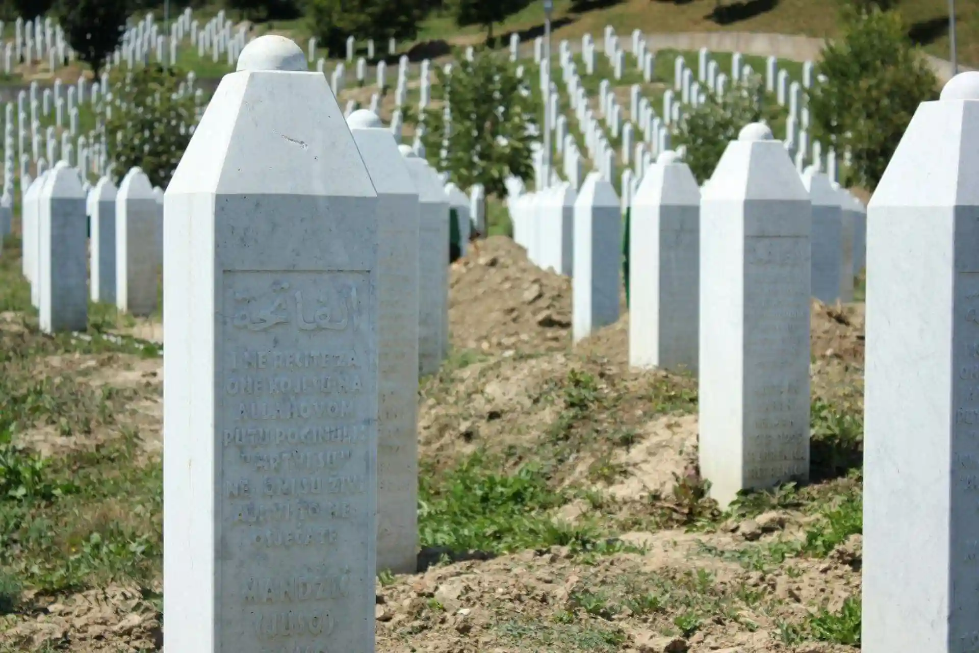 11 iyulʻ kuni Srebrenitsa qatliomiga 29 yil toʻldi