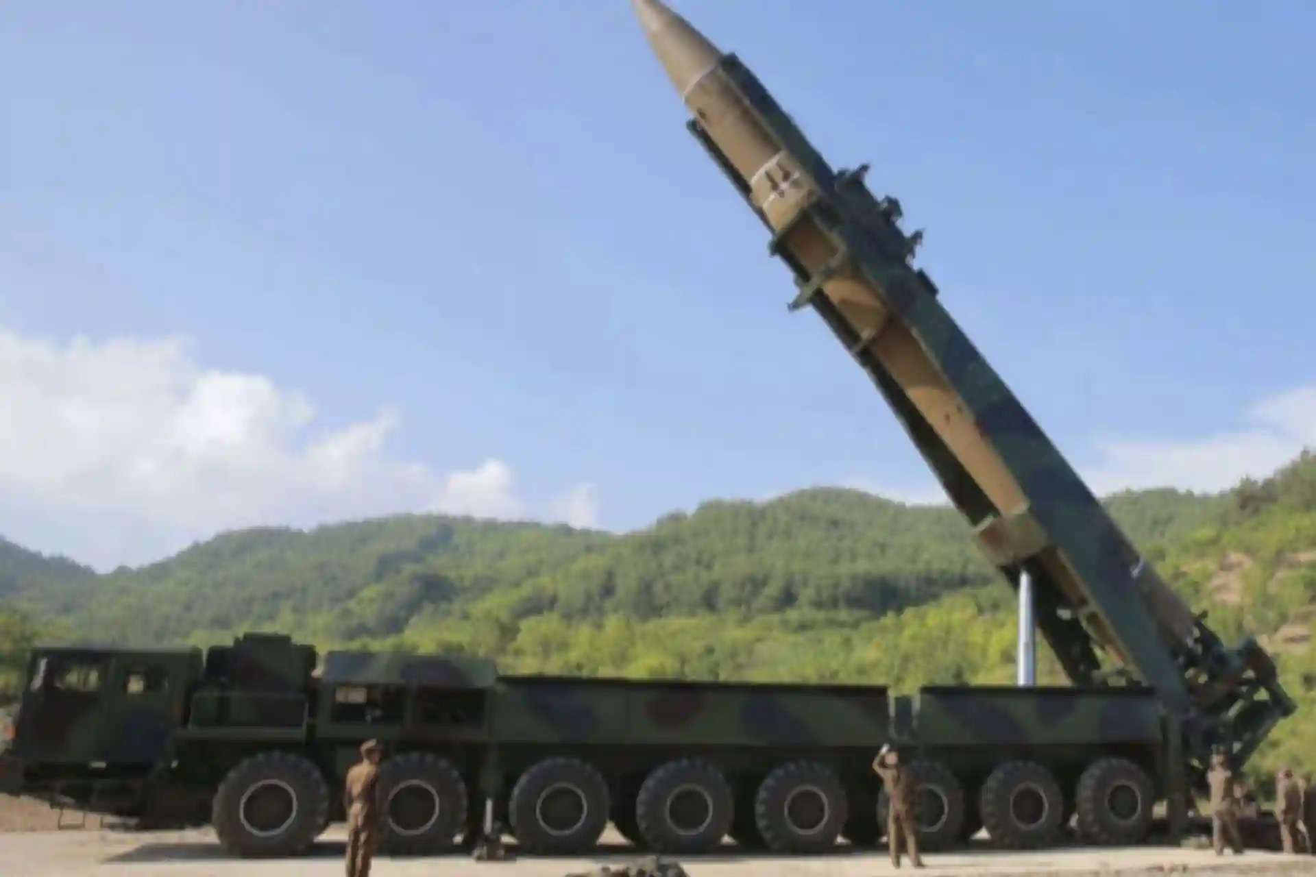 Newsweek: North Korea sent over 13,000 containers of weapons to Russia