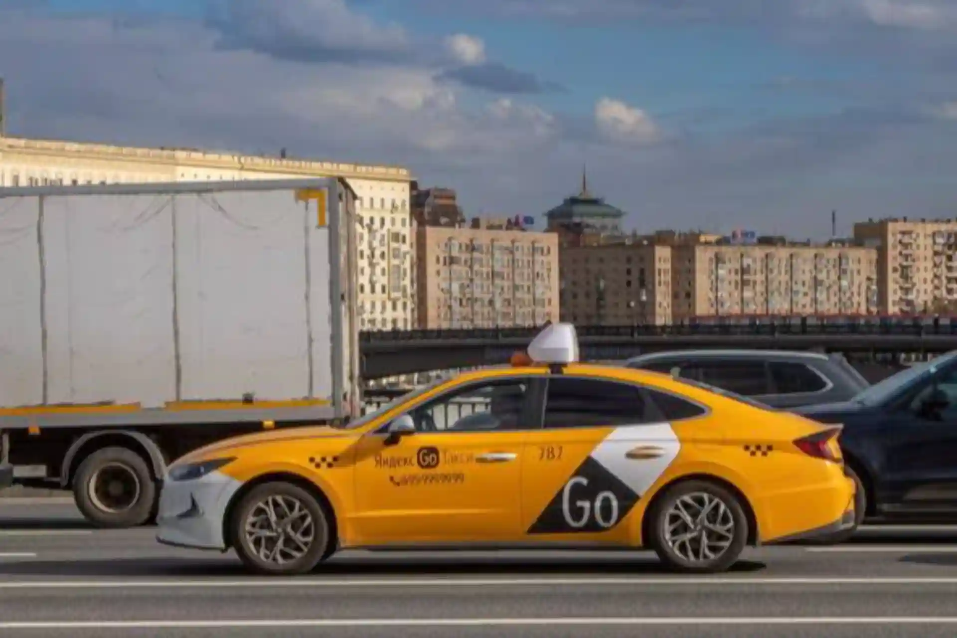 Taxi prices will increase by "tens of percent" due to driver shortage in Russia