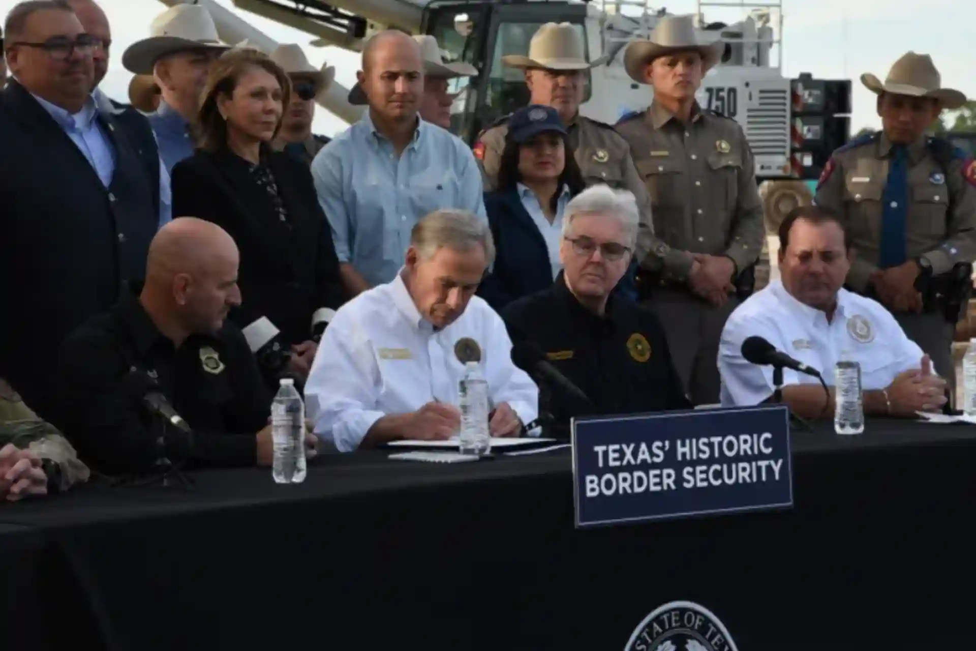 The governor of Texas signed a law allowing the detention of illegal immigrants