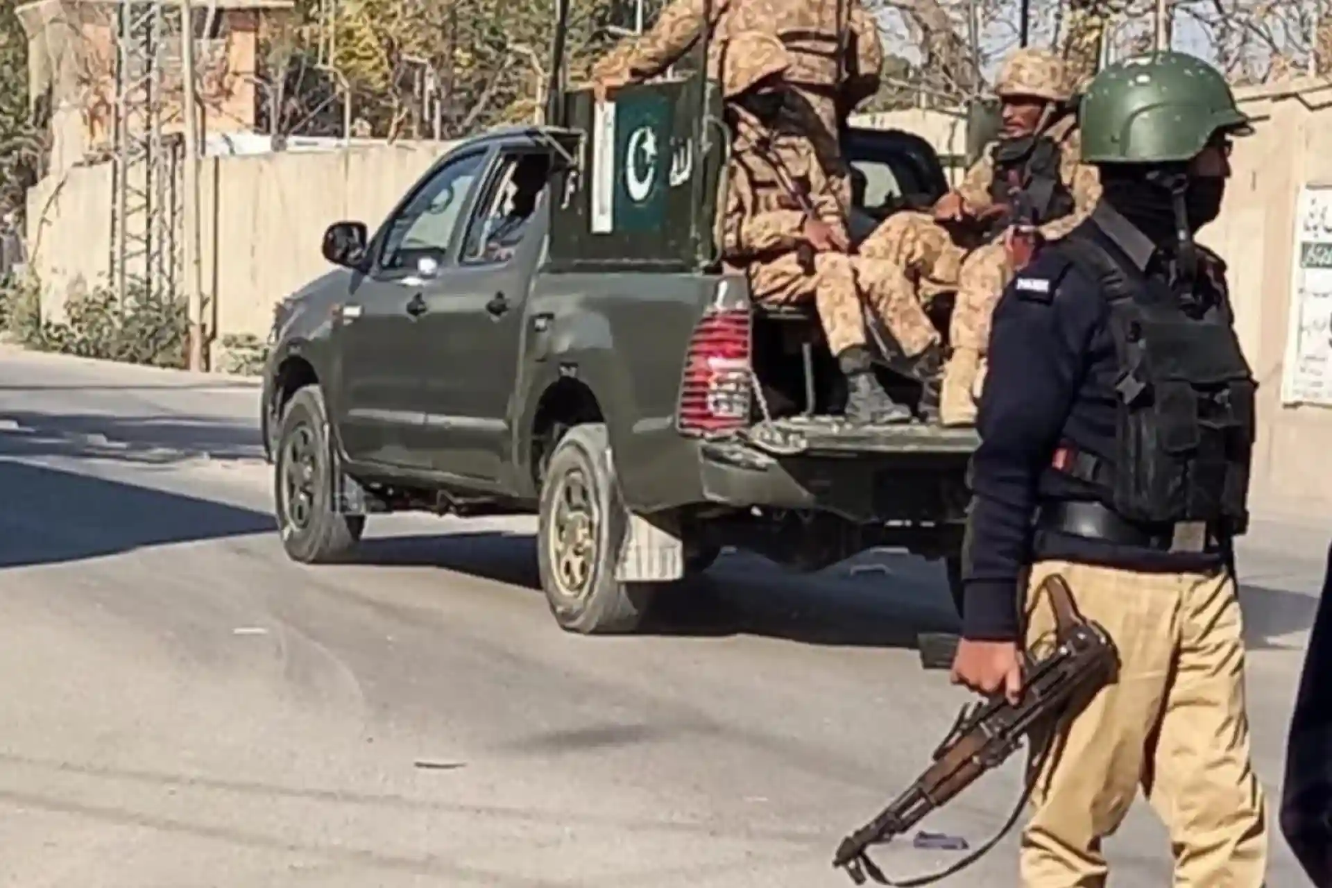 37 people were killed in armed clashes in Pakistan