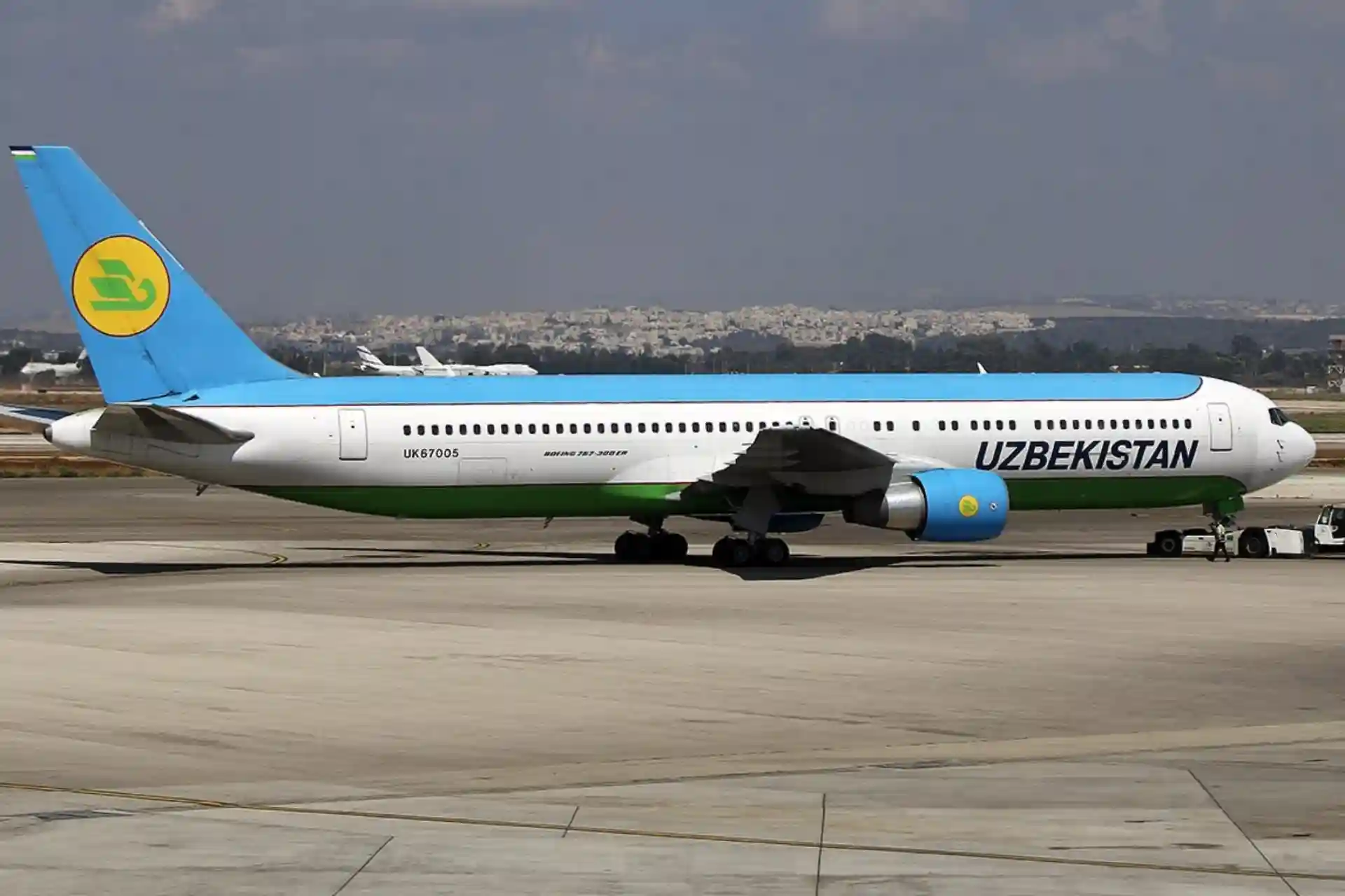 Uzbekistan Airways samolyoti Tel-Avivdan kechikish bilan etib keldi