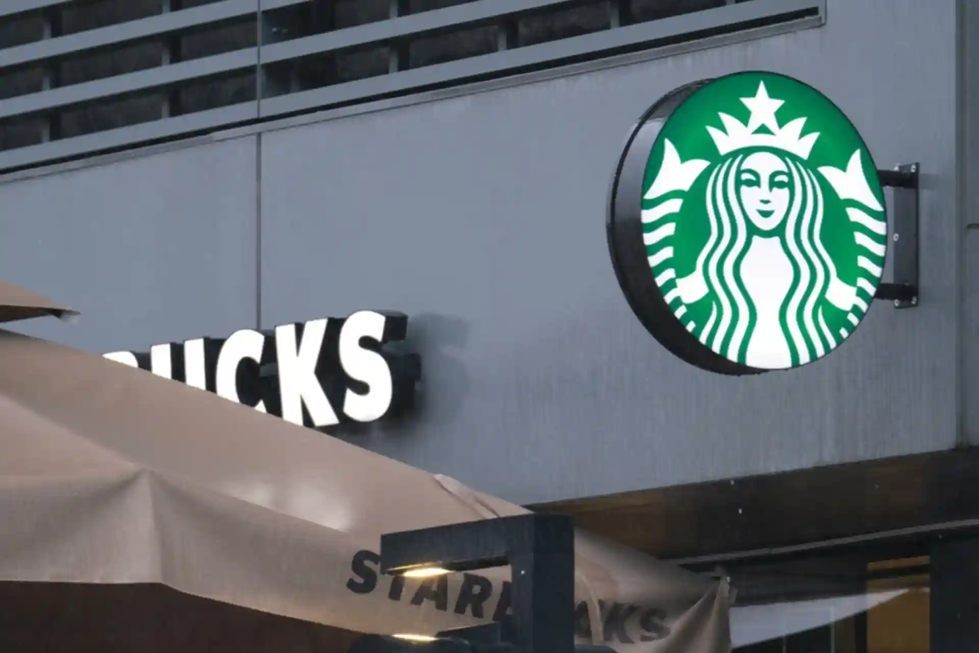 Starbucks ilk bor boykotlarga munosabat bildirdi