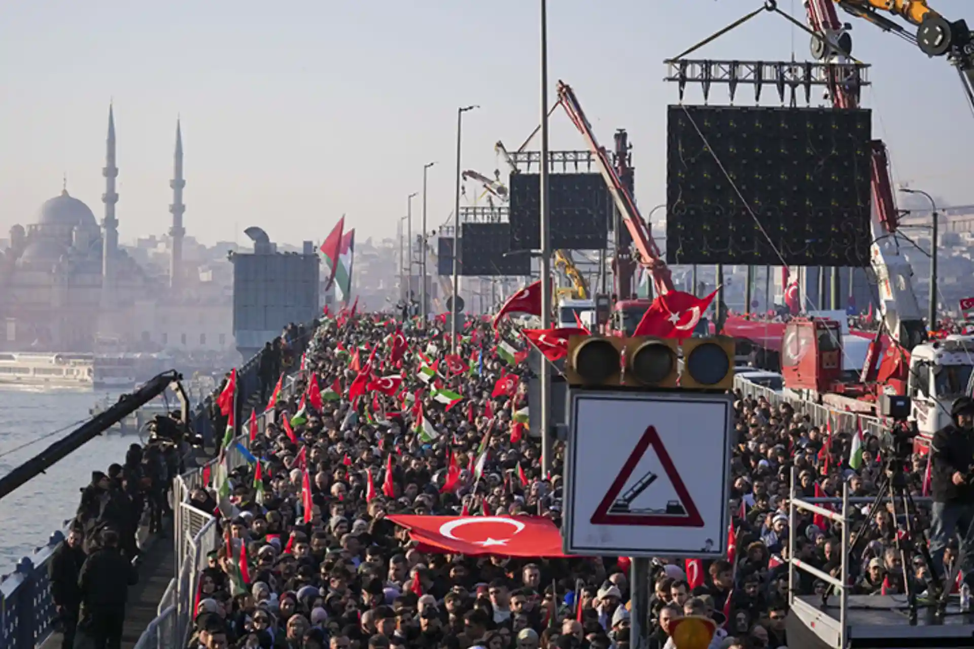 "Great Palestinian Demonstration" Held in Istanbul with Tens of Thousands of People