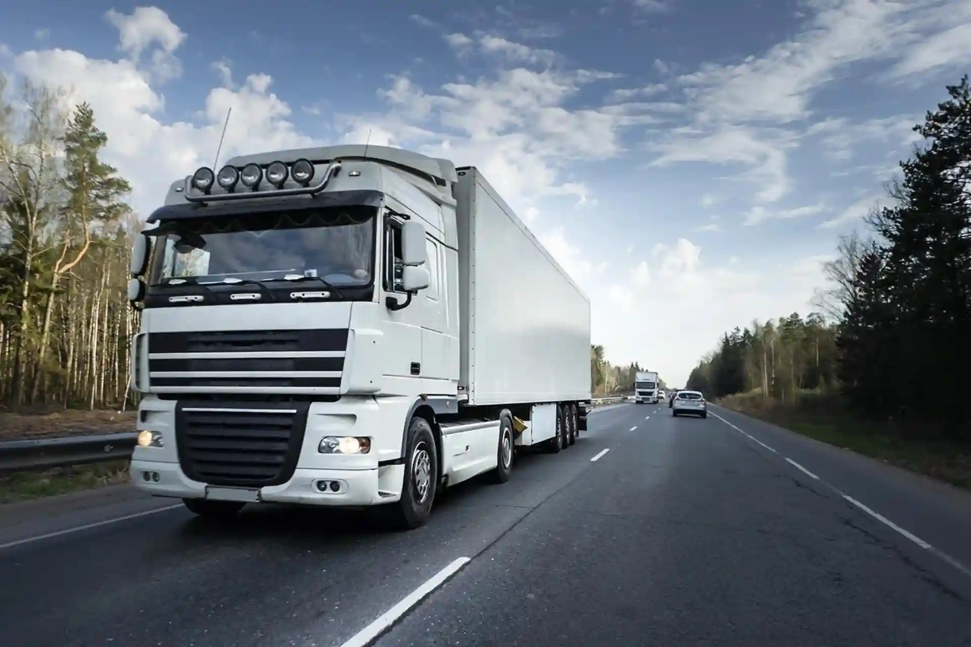 Uzbekistan increases duties on trucks from Turkmenistan, cancels them for Iran