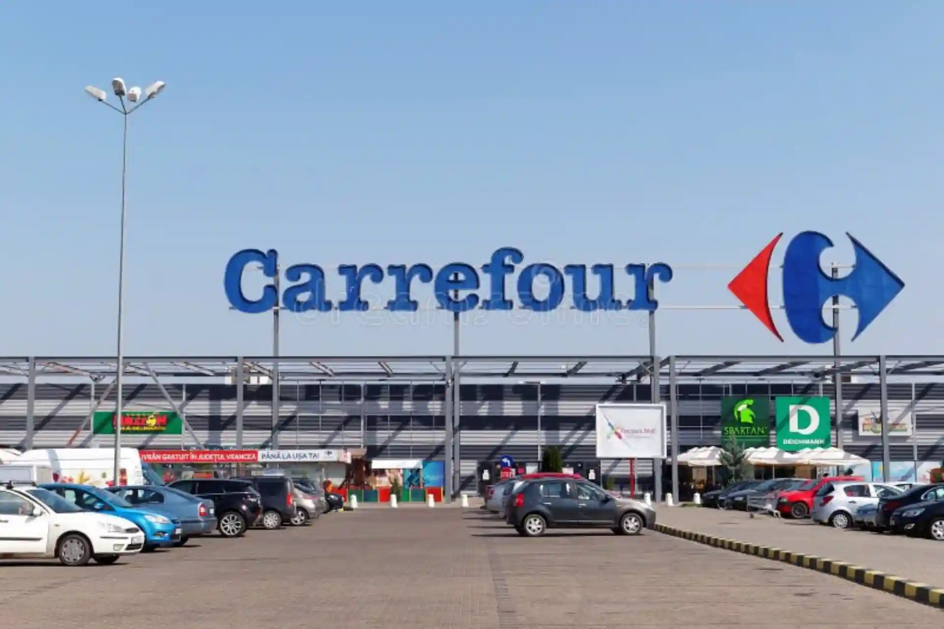 Carrefour suspends operations in Oman
