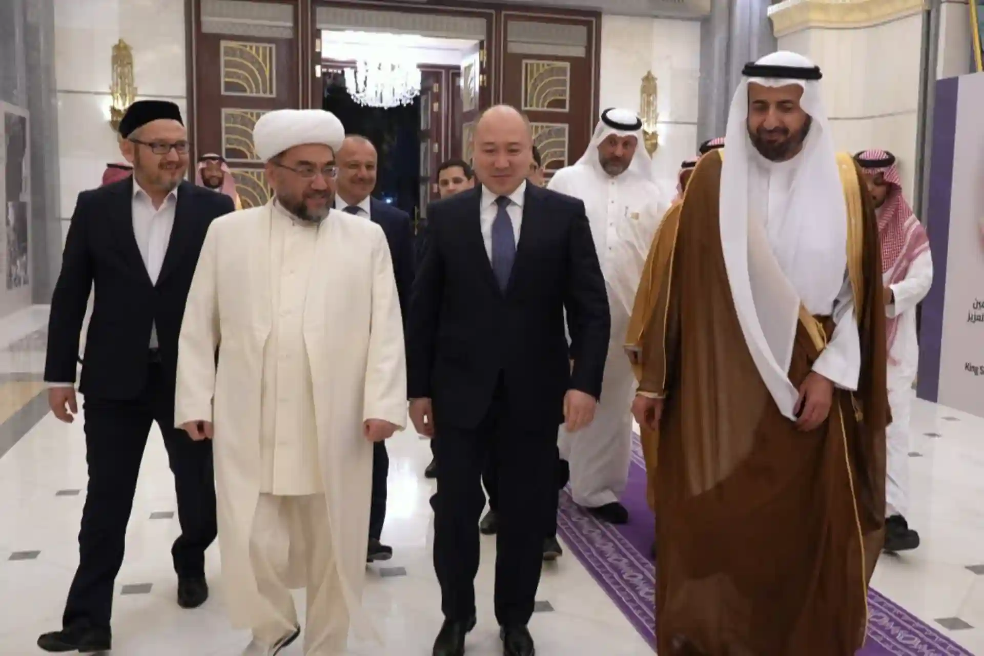 Uzbek delegation meets with Saudi Minister of Hajj and Umrah