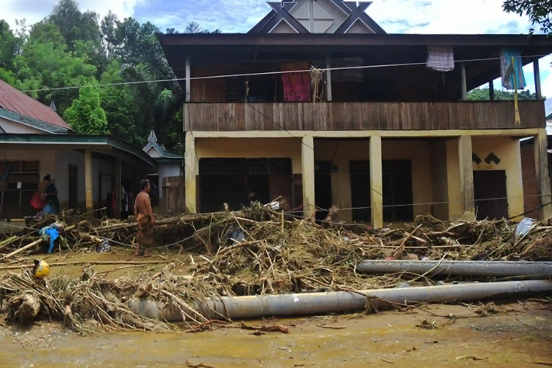 16 dead, 8 missing in Indonesia floods and landslides