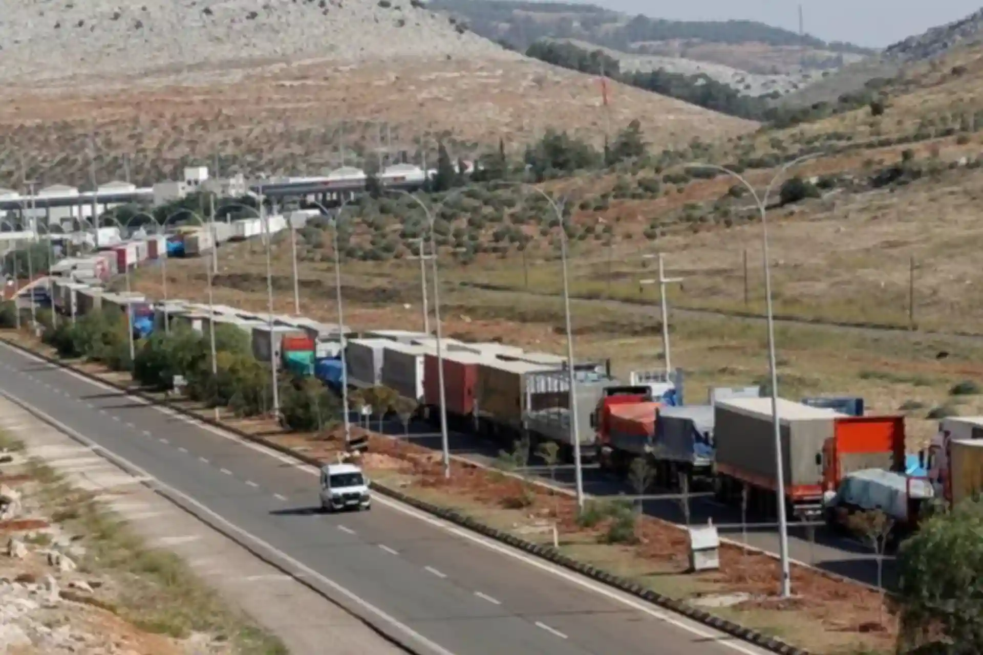 Turkey lifts restrictions on imports of goods from Syria