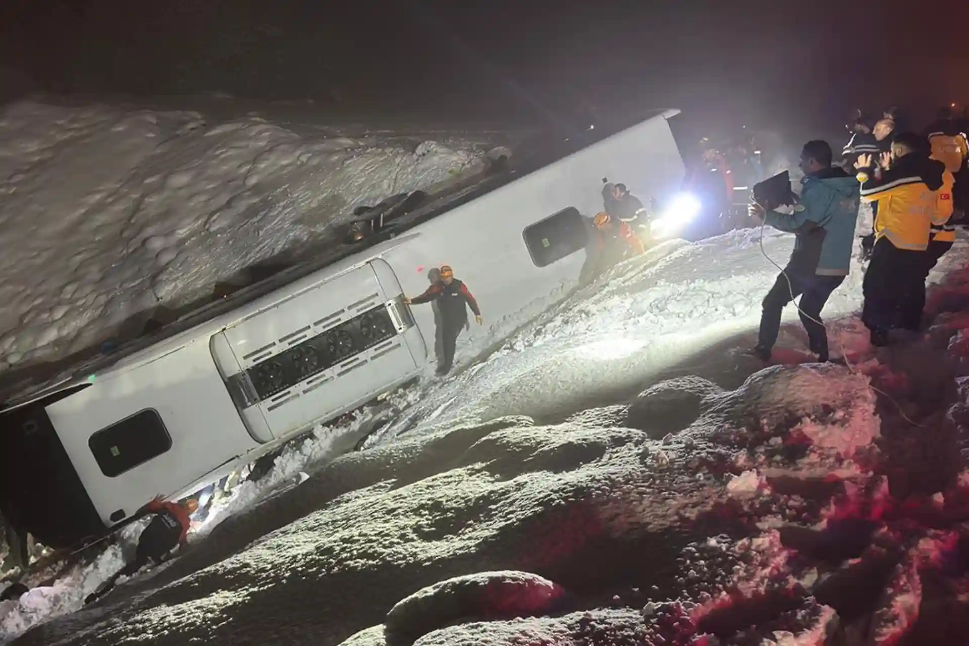 Passenger bus overturns in Turkey: There are casualties and injuries