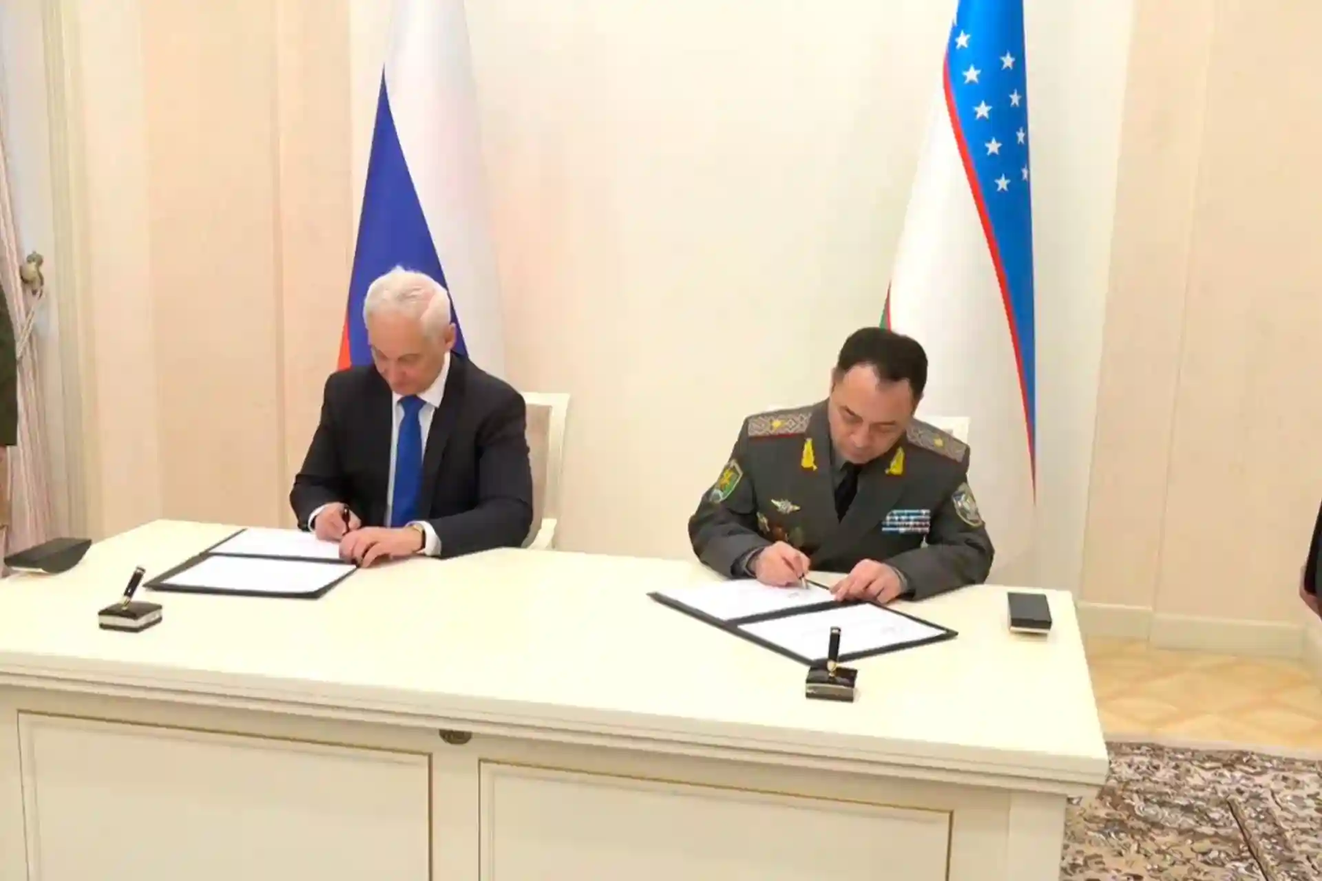 Uzbekistan and Russia sign strategic partnership plan in the military sphere