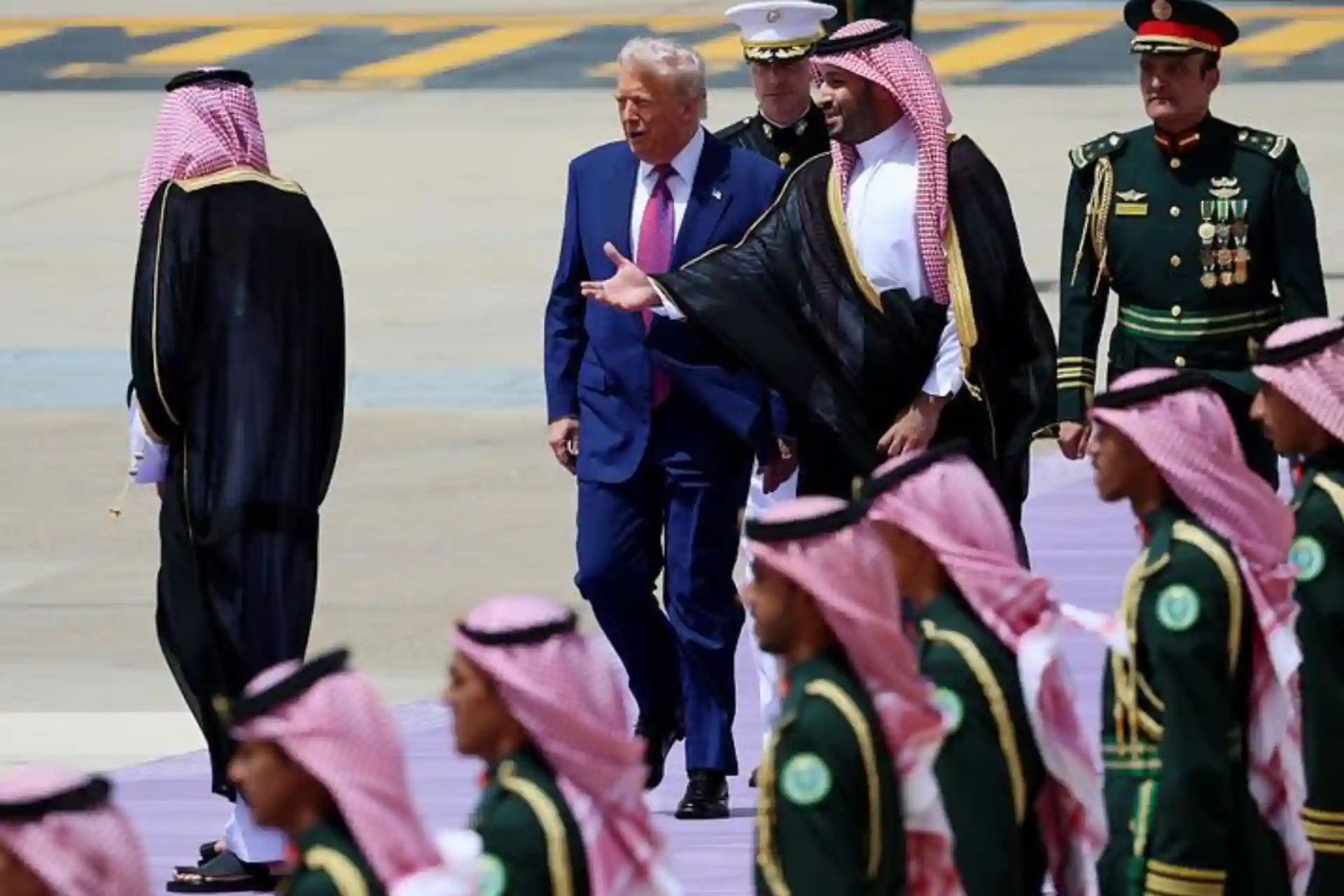 Дональд Трамп Саудия Арабистонида: иқтисодий келишувлар ва геосиёсий музокаралар