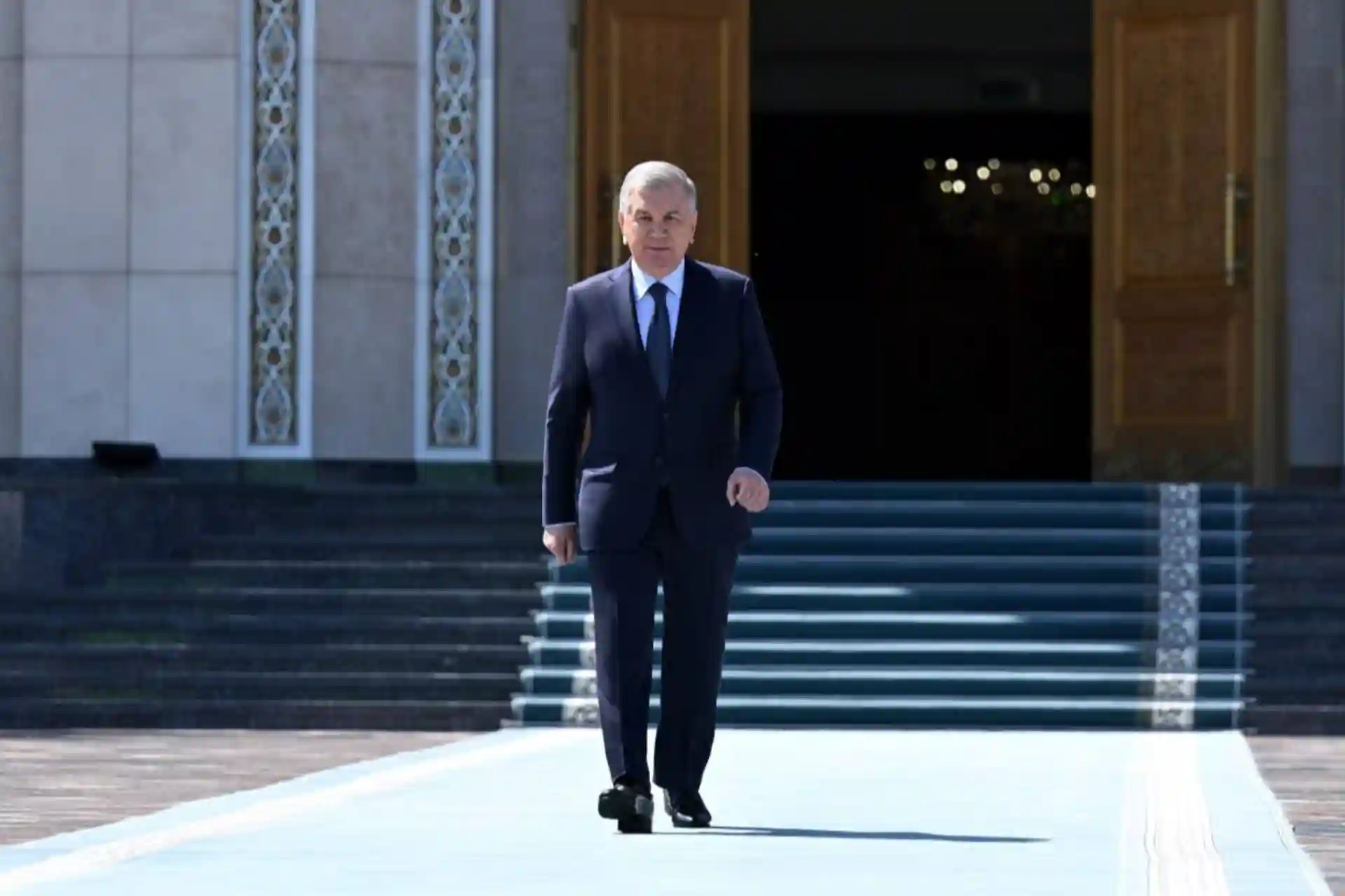 Шавкат Мирзиёев Венгрияга йўл олди