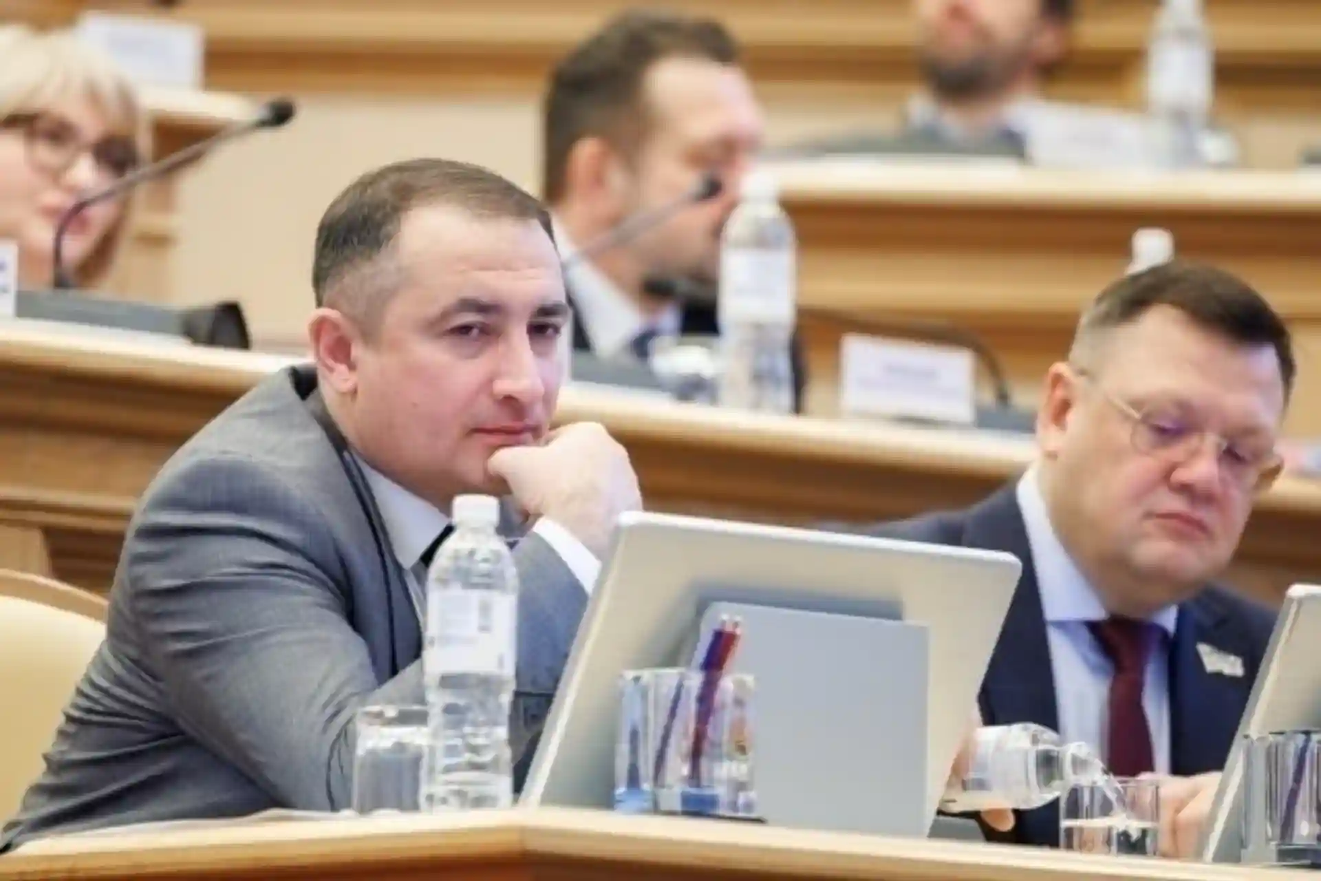 Sibirni “oʻzbeklarning tarixiy vatani” degan deputat partiyadan chiqarildi