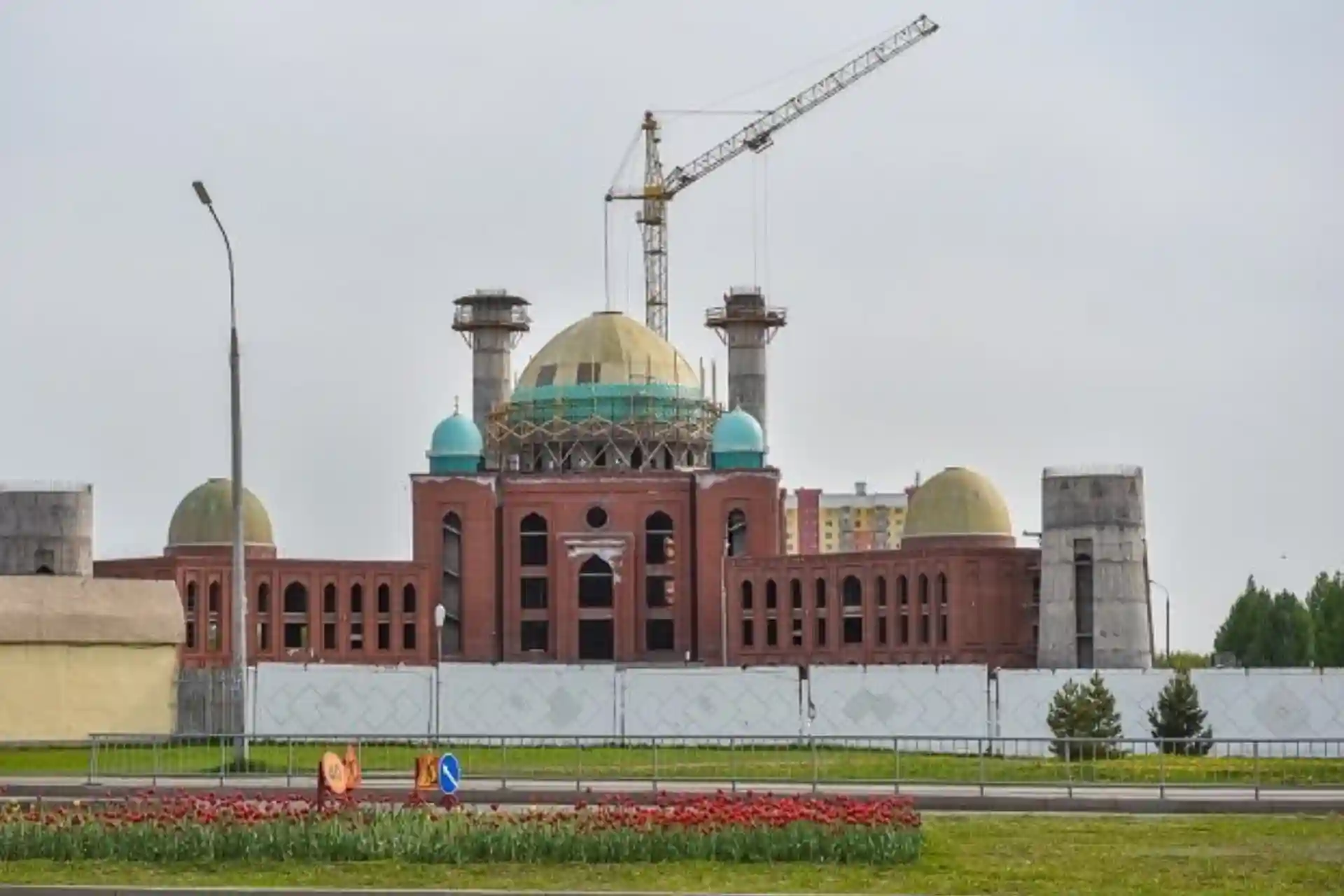 He wanted the names of those who donated large sums of money to build the mosque to remain confidential.