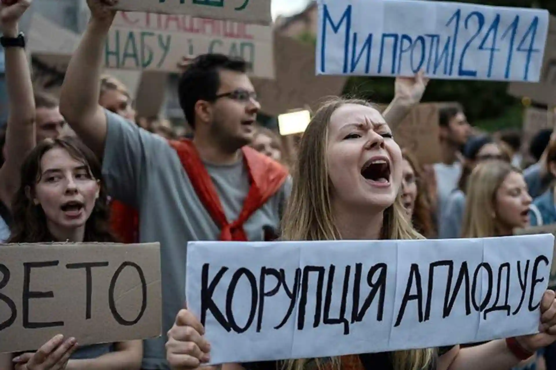 Thousands of people protest against Zelensky in Ukraine