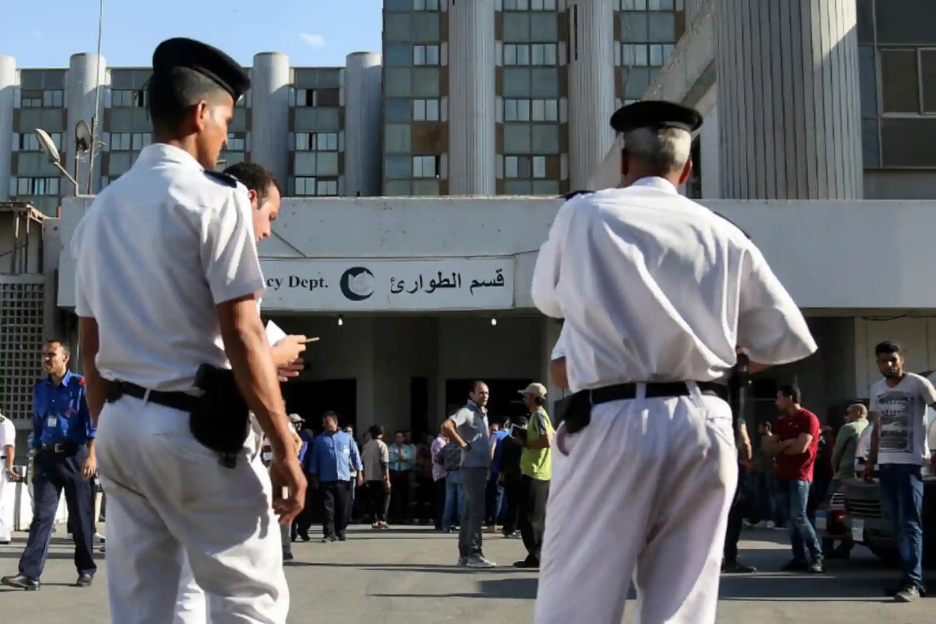 Egyptian youth storm state security building