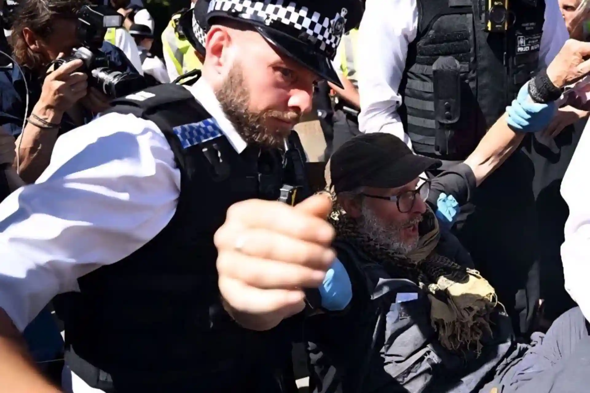 Britaniya Palestine Action tarafdorlarini sud qiladi