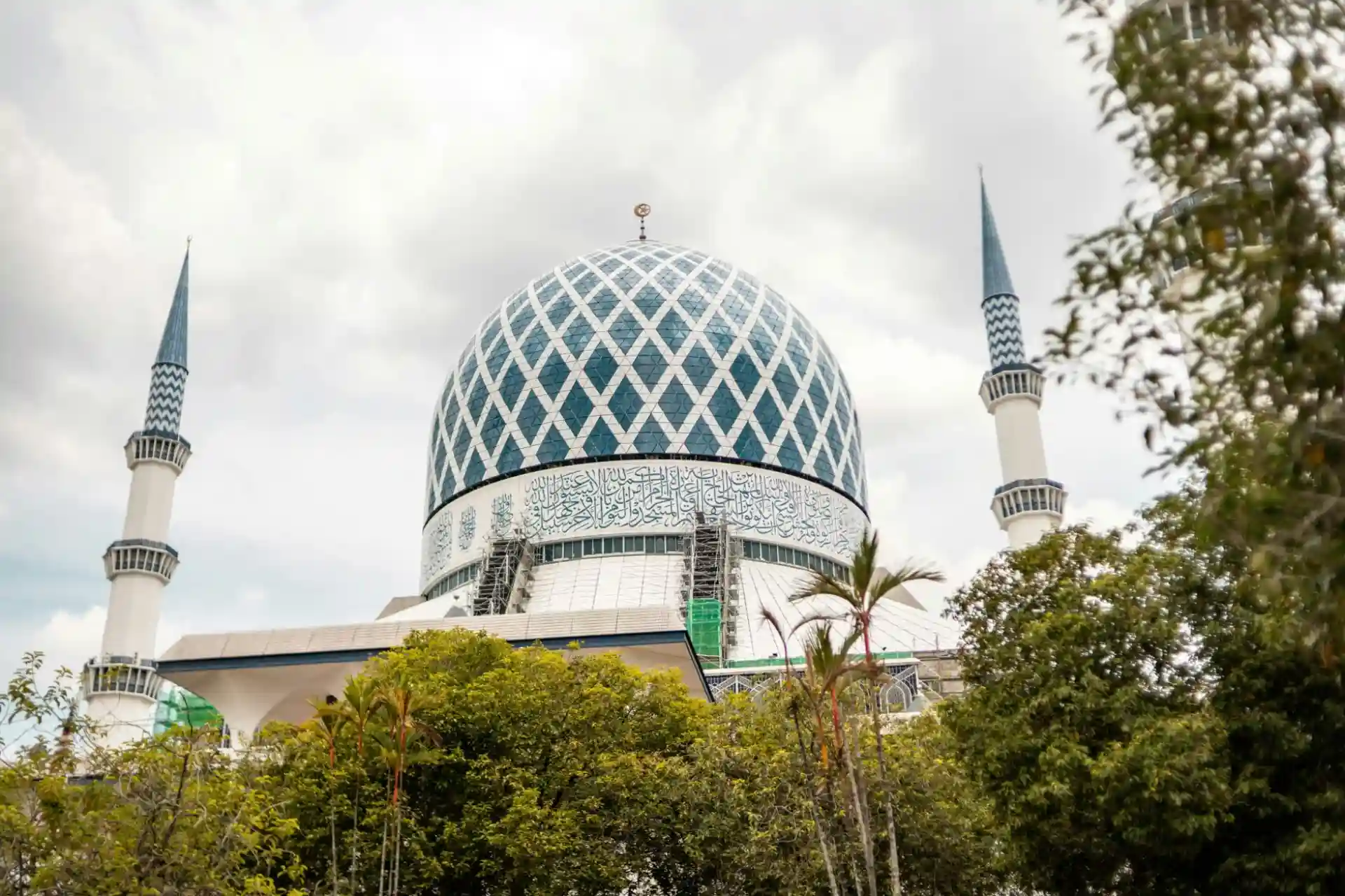 Endi juma namozini sababsiz qoldirganlar jazolanadi, Malayziyada