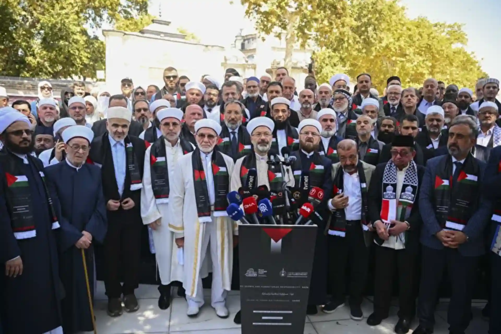 Butunjahon Islom ulamolari musulmon davlatlari rahbarlarini isroil bilan aloqalarni uzishga chaqirmoqda