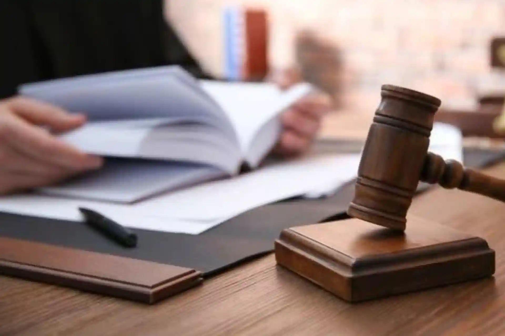 Liability established for disclosure of information from closed court sessions