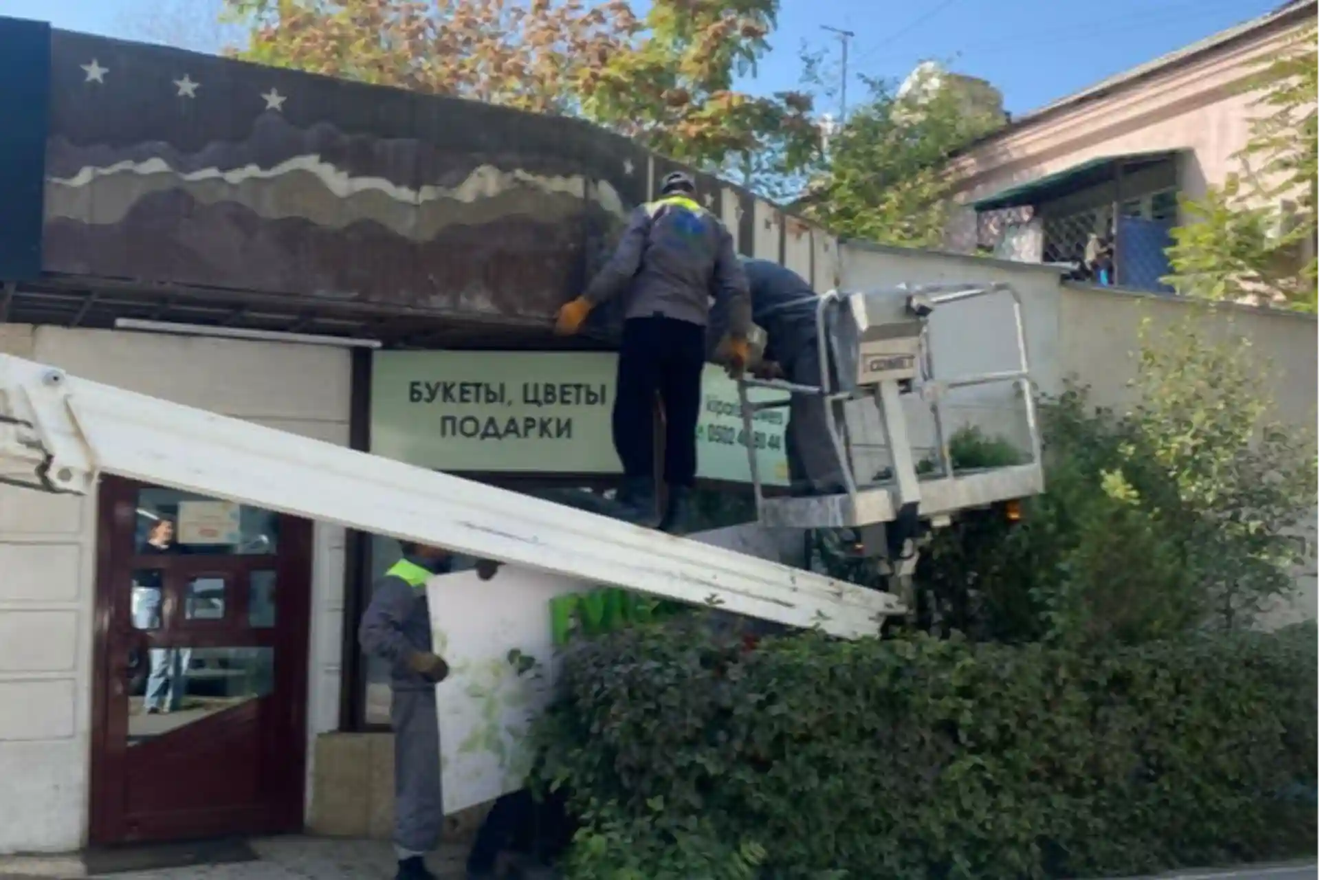 Она тилида ёзилмаган кўча номлари ва баннерлар олиб ташланмоқда, Қирғизистонда