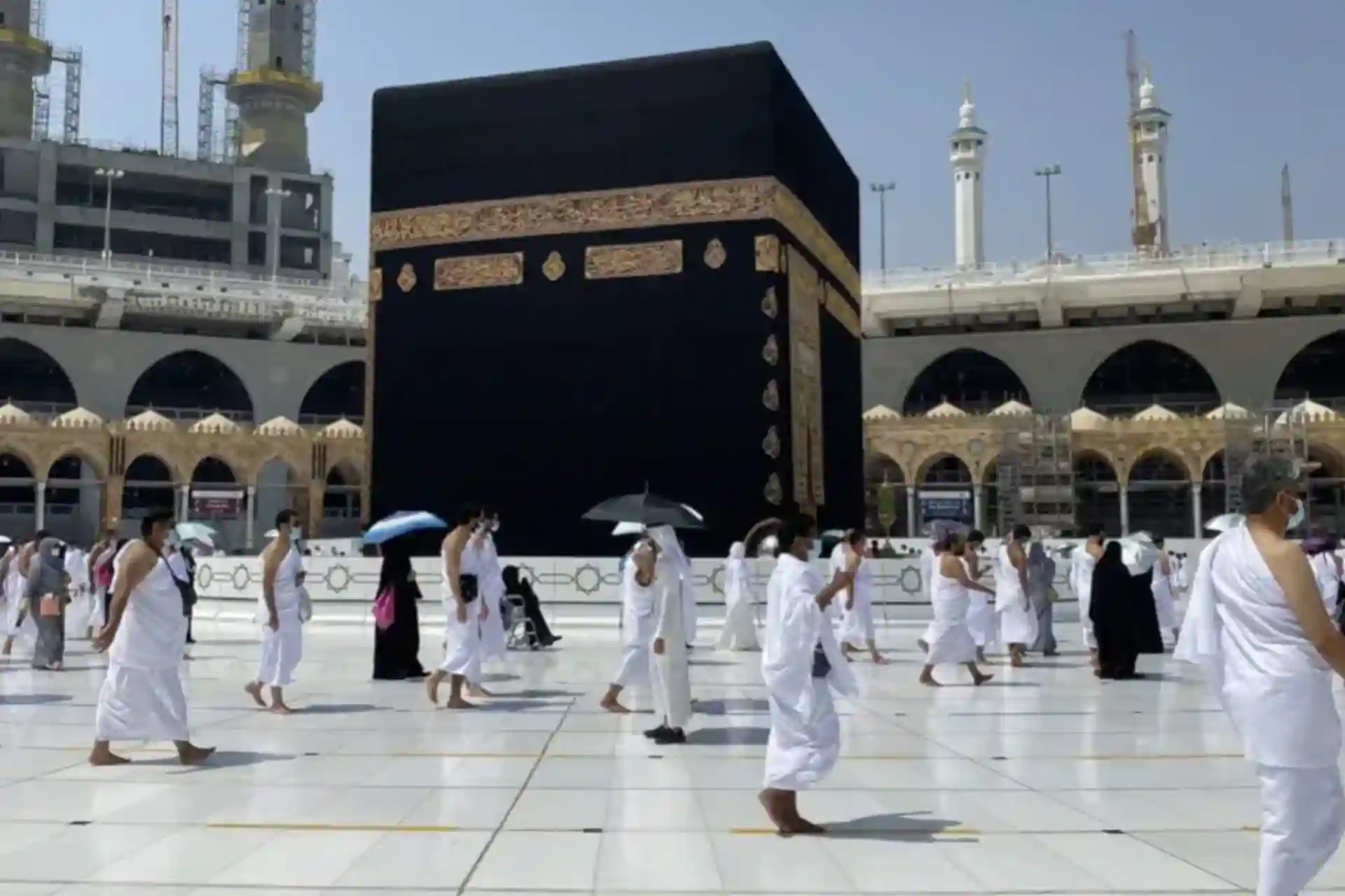 Makka va Madinada iftorliklar masjidlar tashqarisida oʻtkaziladi